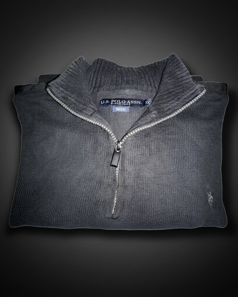 Pull col zippé U.S. Polo gris détouré par Klyn